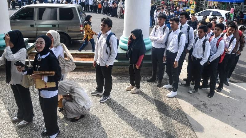Ilustrasi sejumlah pencari kerja mengantre